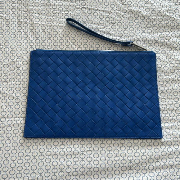 Bottega Veneta Cobalt Blue Intrecciato Zip Clutch - Picture 2 of 12